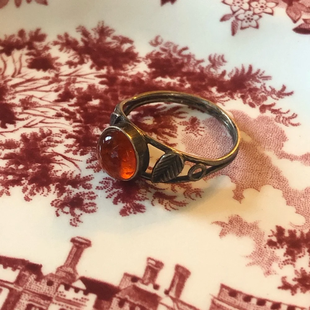 Vtg stamped sterling silver amber ring Baltic? leaf detail GLOWS sz 8